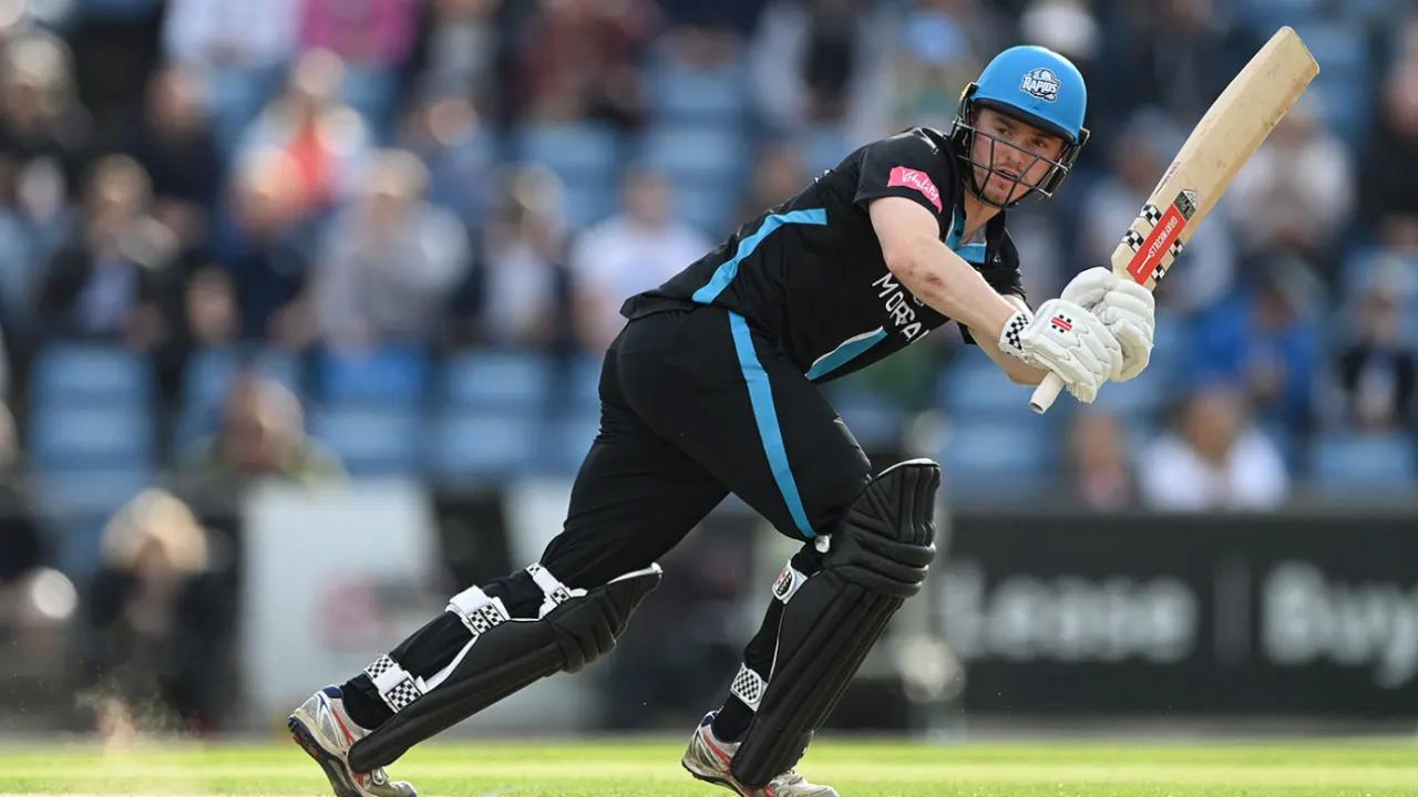 Worcestershire dominates Hampshire to edge closer to knockout stage