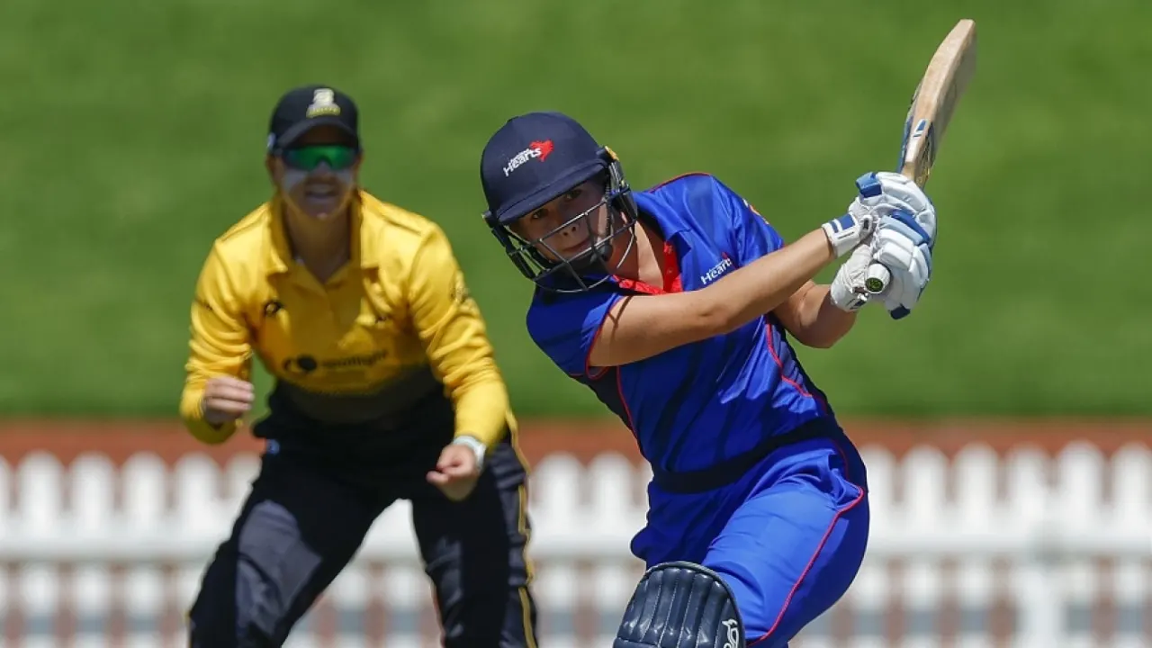 New Zealand Women's First Domestic Contracts: Foreman and Court Make History, Irwin Joins Canterbury