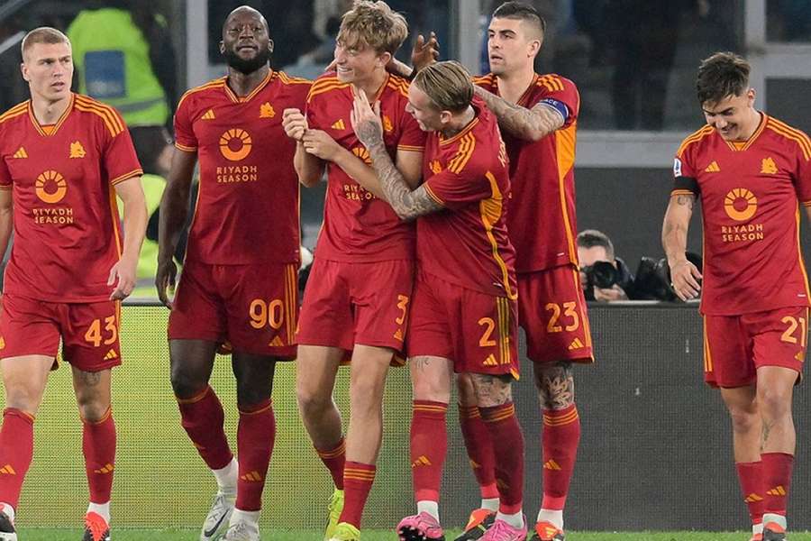 Roma winger Zalewski officially signs contract with Galatasaray