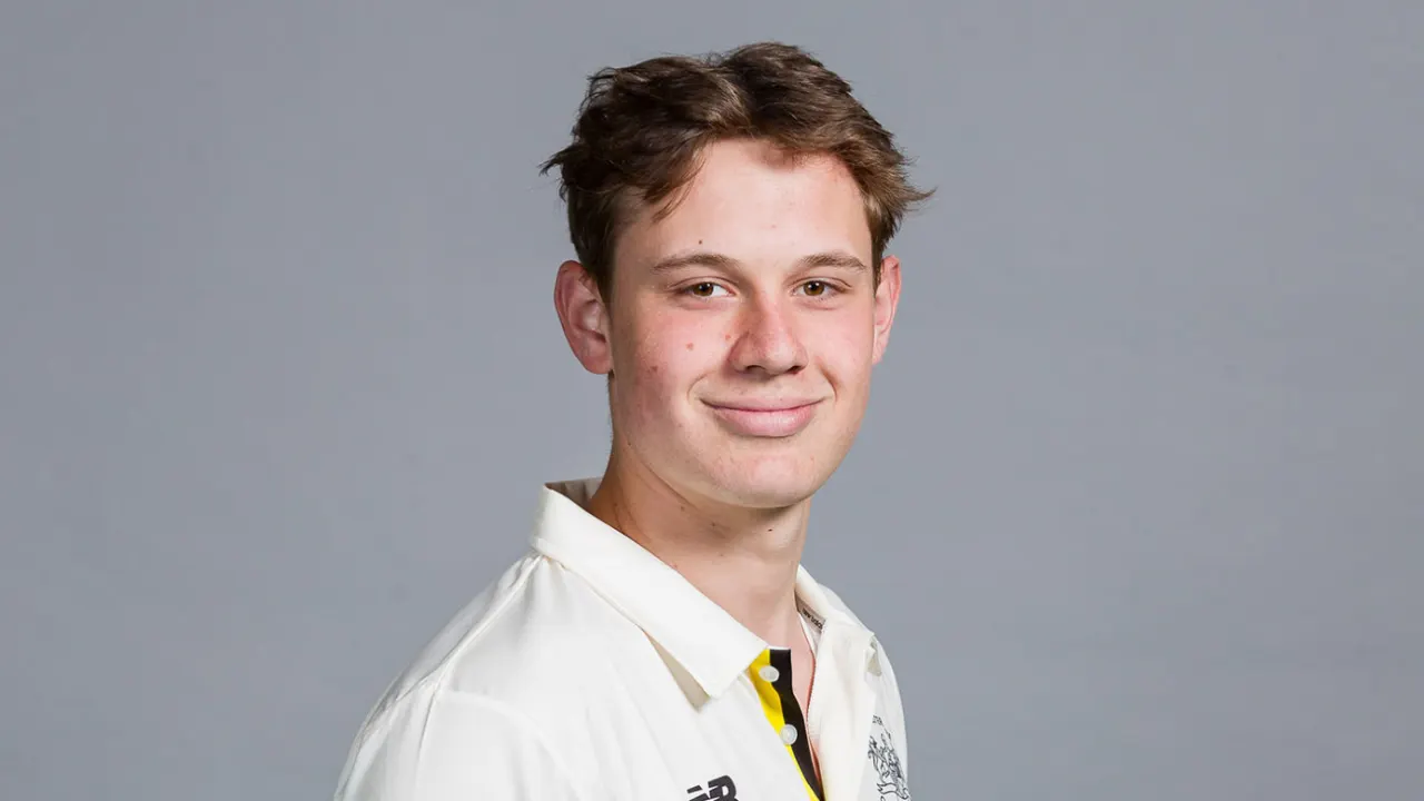 Debutant Archie Bailey shines as he triggers Middlesex collapse