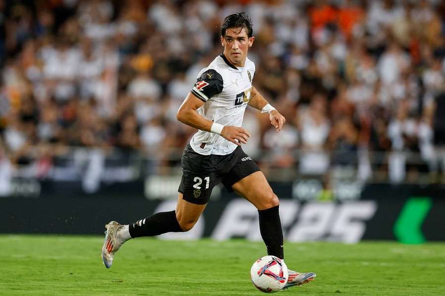 Mexico coach Aguirre believes Valencia will face a tough challenge