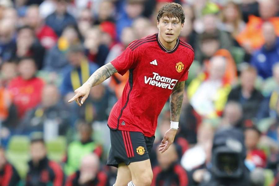 Advice on Managing Lindelof: Tomasson's Input for Man Utd