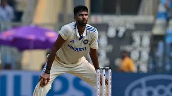 Sunil Gavaskar Reacts to Washington Sundar's No-Balls by 'Smashing Plate' during Lunch